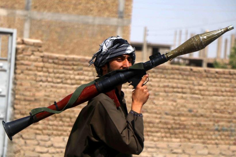 Măcelul afgan: Narco-dolarii talibanilor contra armelor lăsate de americani