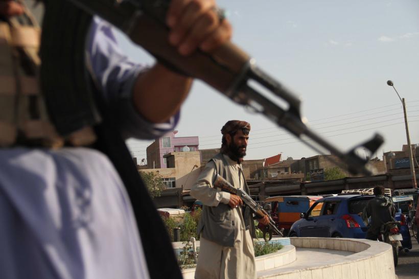 Afganistan: Talibanii au preluat controlul asupra unei a doua capitale provinciale