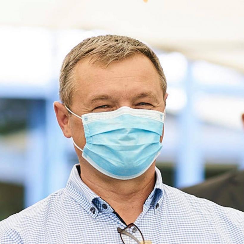 Ministrul Teleman își cere scuze după ce a adormit la o conferință la care participa și Cioloș