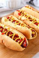 Consumul unui hot dog scurtează viata cu 36 de minute - studiu