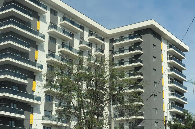 Piața imobiliară își revine după criză: Numărul de autorizaţii de construire pentru clădiri rezidenţiale, în acrestere în primele 7 luni