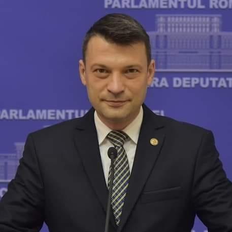 Deputat USR: Florin Cîțu nu a vrut să joace, dar vrea să câștige cu 3-0