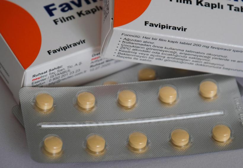 Bolnavii cu forme ușoare de COVID-19 se vor trata acasă cu un antiviral primit de la farmaciile spitalelor 