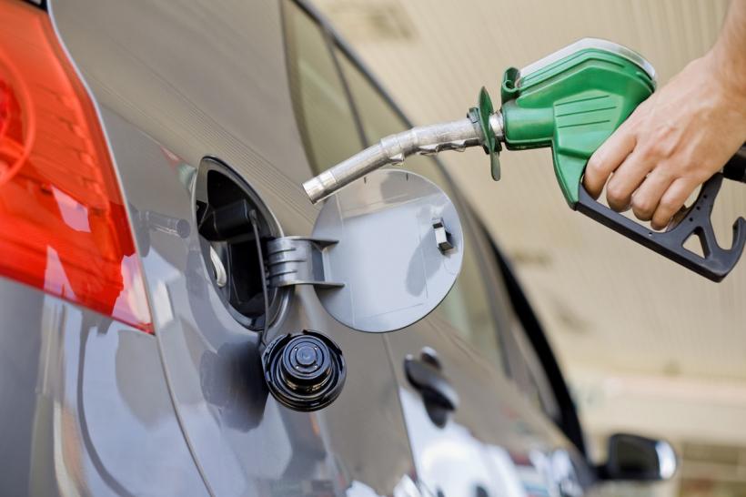 Franța vrea să acorde subvenții pentru carburanți