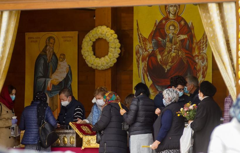 5.500 de oameni au trecut pe la racla Sfintei Parascheva, în primele 12 ore ale pelerinajului