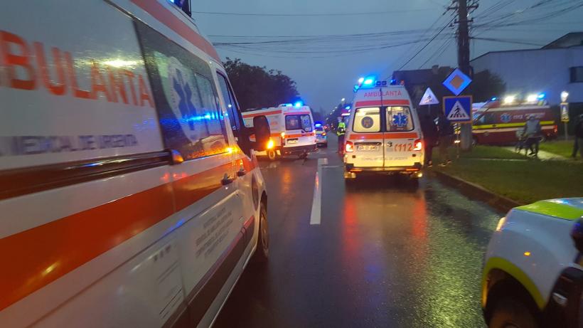 Microbuz cu 22 de pasageri, implicat într-un grav accident rutier în orașul Arad