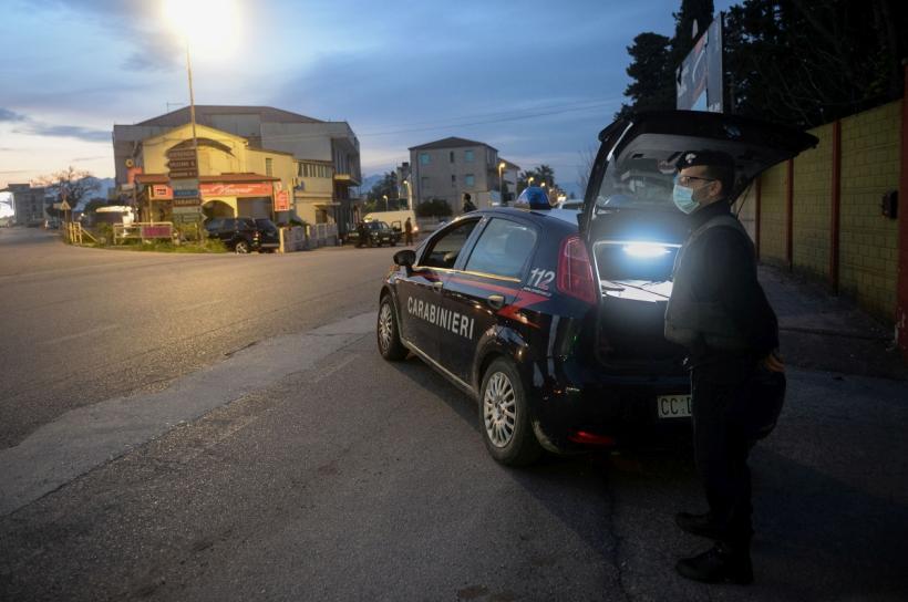 Tragedie în Italia. O fată de 15 ani a murit după ce a fost împuşcată de fratele ei, în vârstă de 13 ani