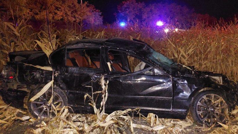 Botoșani: Trei tineri au murit, după ce s-au răsturnat cu mașina pe un câmp