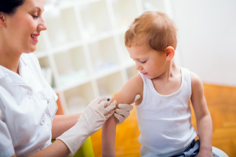 Olt: Peste 6.000 de doze de vaccin antigripal, repartizate pentru imunizarea copiilor