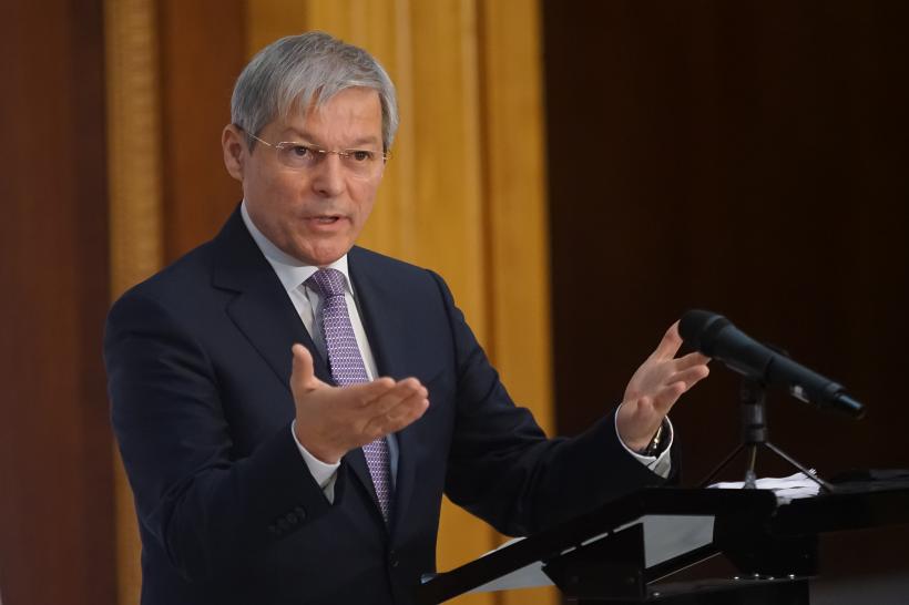 Dacian Cioloș avertizează asupra guvernului Ciucă: Vine cu acest sentiment, că trebuie să vină Armata să ne scoată din situația asta dificilă