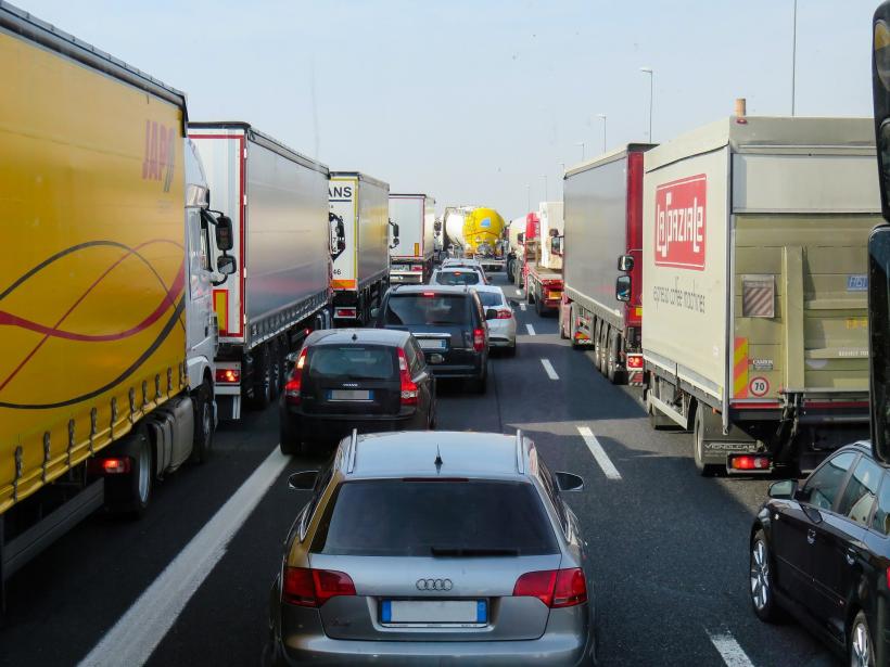 România, în blocaj total. De luni, șoferii vor lucra online