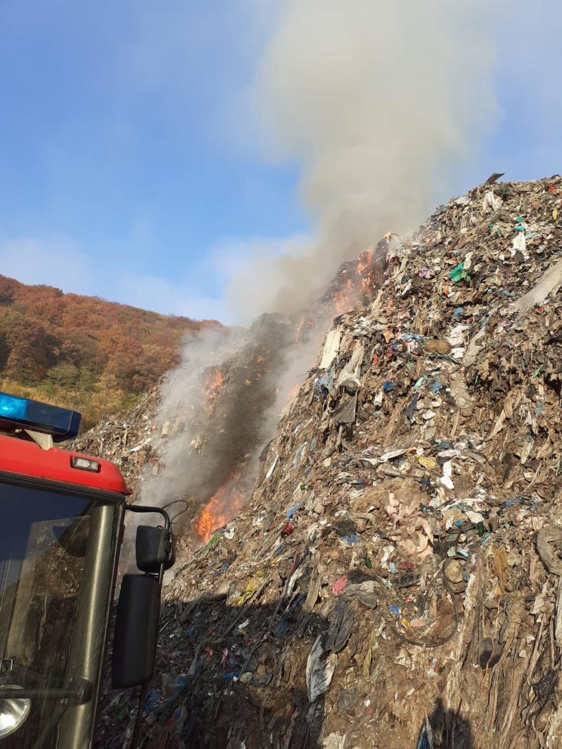 Incendiu de proporții la groapa de gunoi din Sighișoara