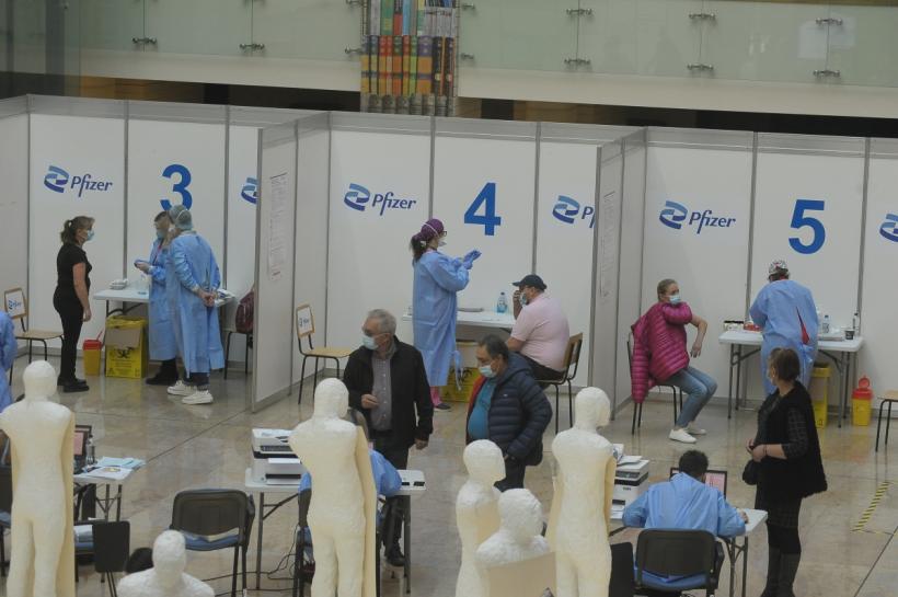 Florin Cîţu vizitează două centre de vaccinare din Capitală