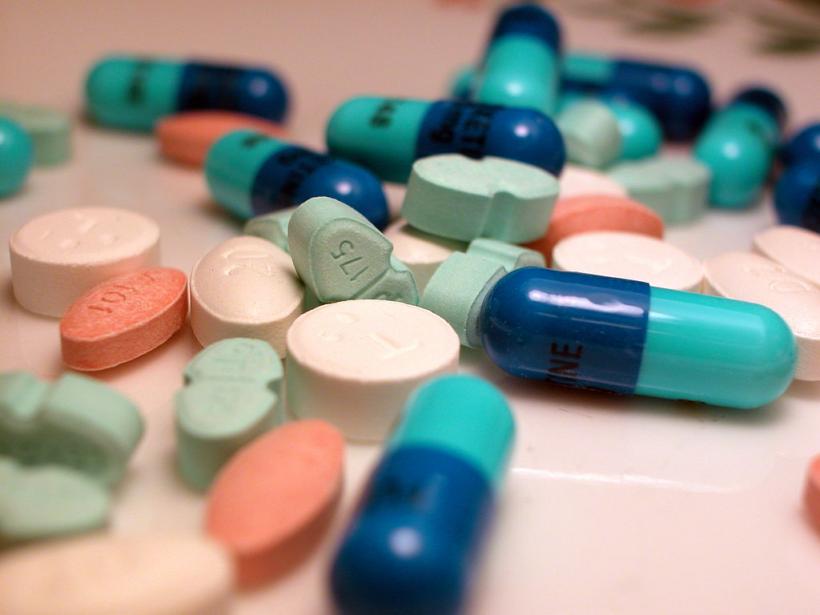 Fluvoxamina, un antidepresiv comun, scade semnificativ riscul de spitalizare cu COVID-19