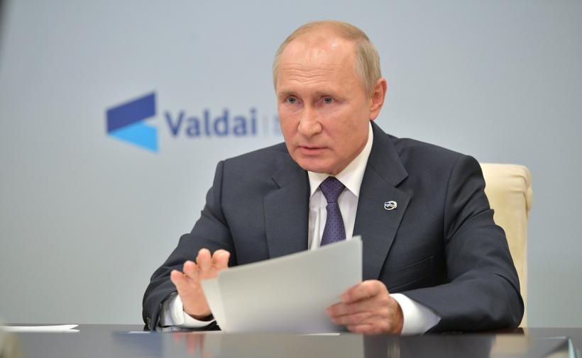 Vladimir Putin susţine că nu a decis încă dacă va candida pentru un nou mandat de preşedinte