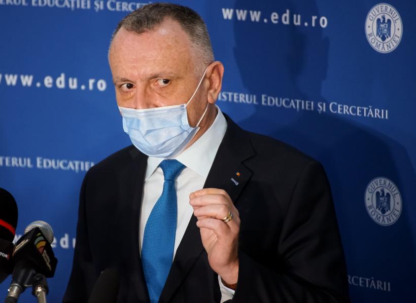Sorin Cîmpeanu, replică pentru șeful DSU în privința lipsei testelor de salivă pentru elevi