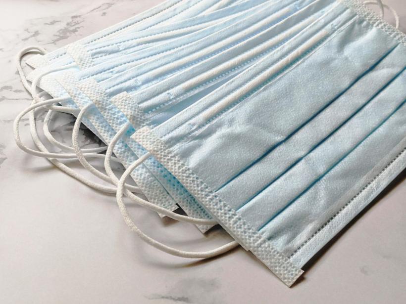 Alertă pentru 274 tipuri de măști neconforme, dintre care aproape 40% contrafăcute, avertizează InfoCons