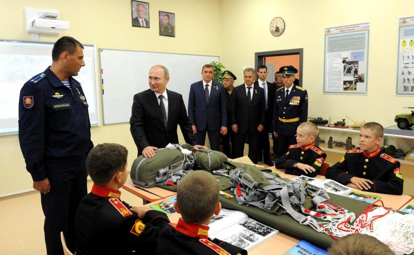 Cum militarizează Kremlinul societatea rusă. Educația patriotică de apărare, noua prioritate a lui Putin