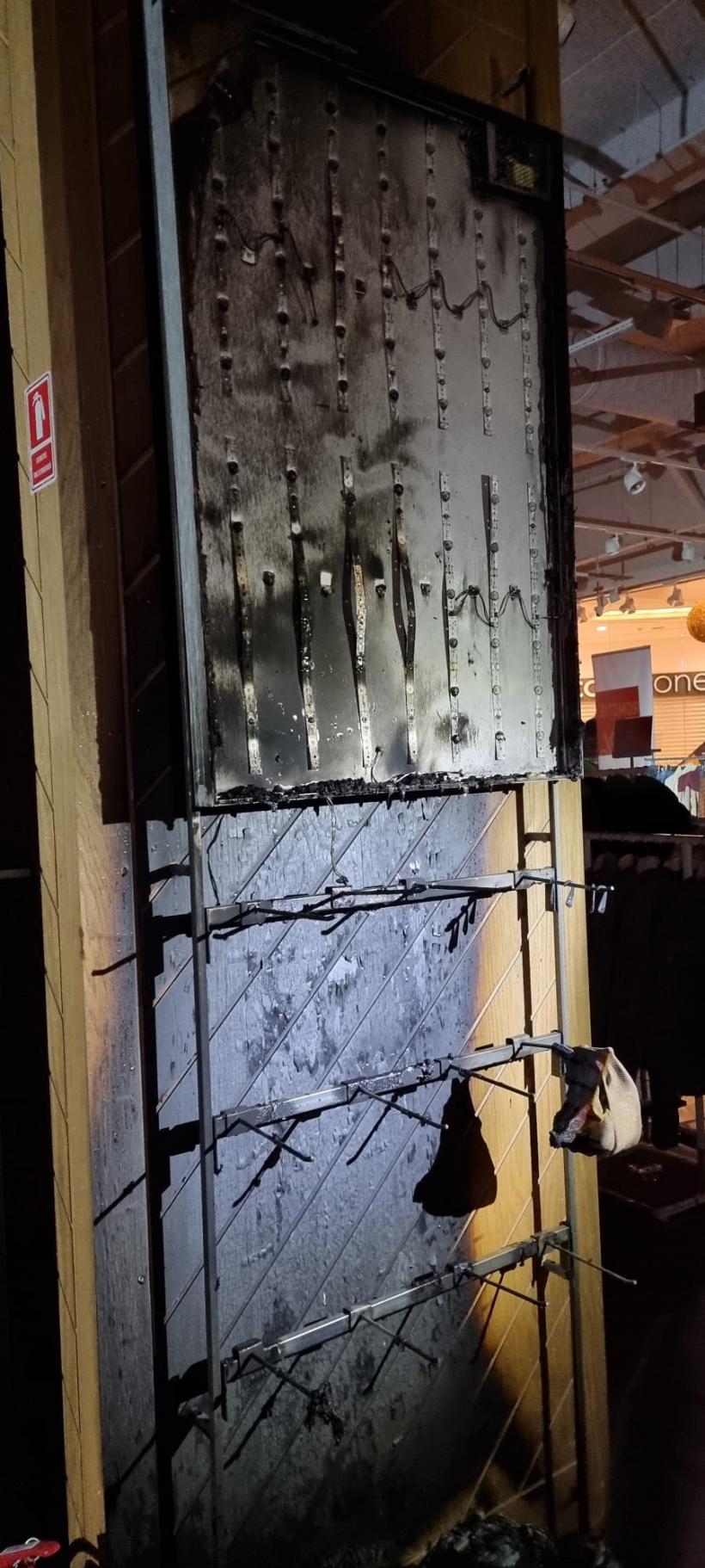 Incendiu într-un mall din Arad, vineri dimineața