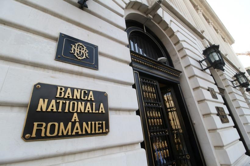 Câţi angajaţi mai sunt în băncile din România şi cât câştigă bancherii