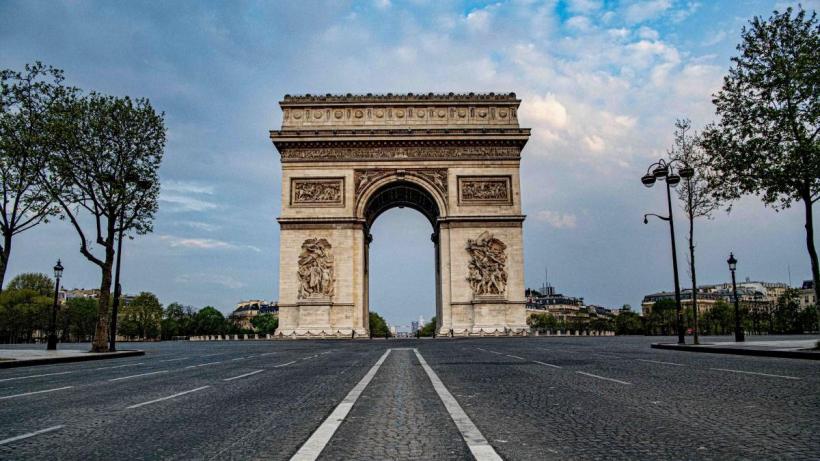 Drapelul UE a fost înlăturat de pe un monument simbol al Parisului