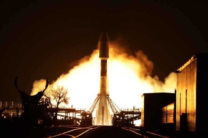 Părți ale unei rachete rusești au intrat necontrolat în atmosfera terestră