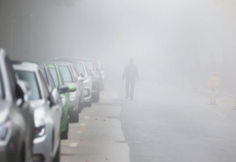 Atenție șoferi! Meteorologii au emis cod galben de ceaţă în 18 judeţe şi în Capitală, duminică dimineaţa
