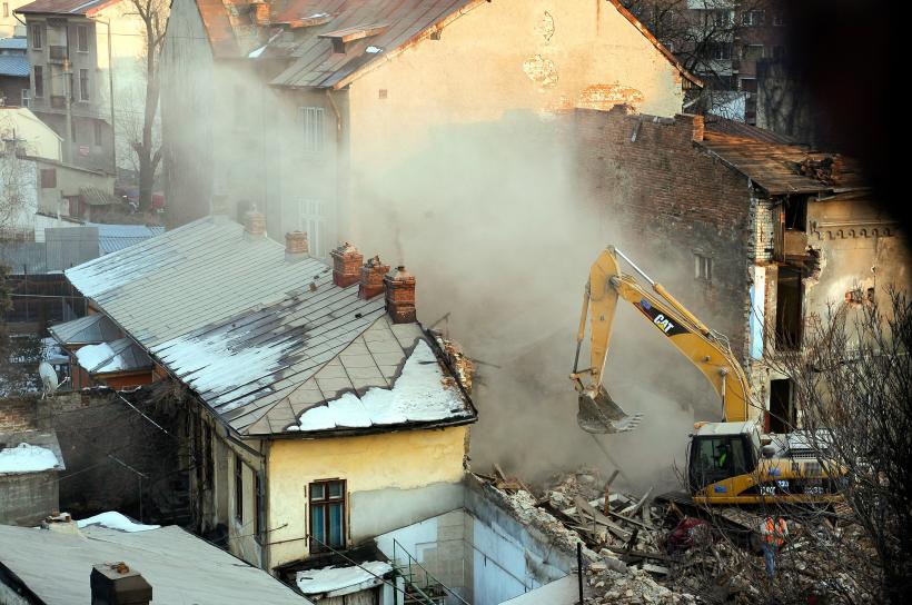 Primarul din Botoșani vrea impozite EXORBITANTE pentru clădirile degradate