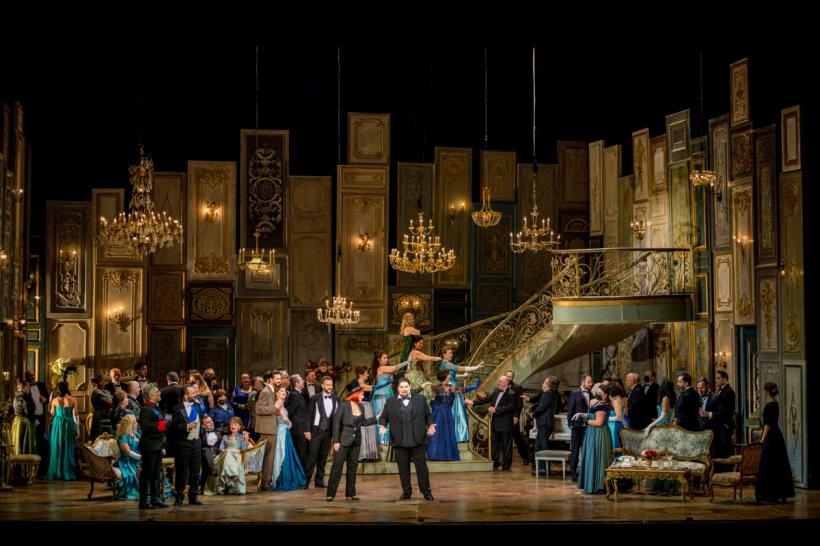 „La Traviata”, povestea celei mai celebre curtezane a Parisului,  pe scena Operei Naționale București