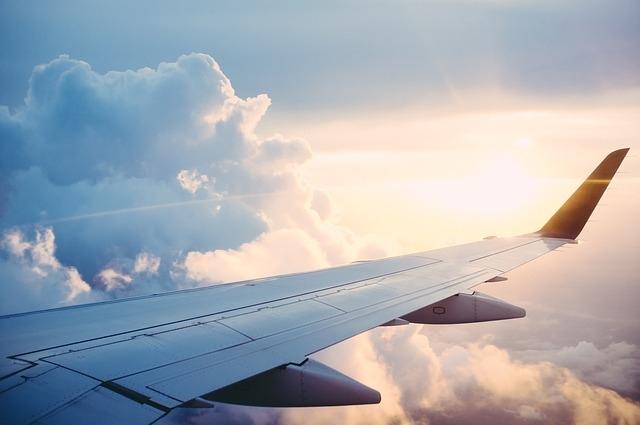 Biletele de avion s-au scumpit în 2021. Prețul curselor aeriene cresc ALARMANT