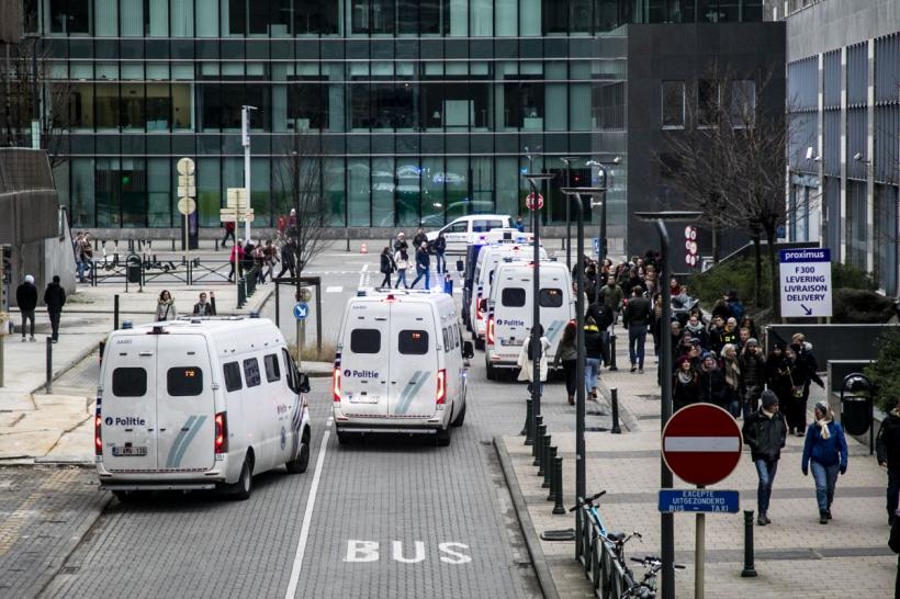 Imagini cu protestele masive din Bruxelles faţă de restricţiile antiepidemice. Au participat şi cetăţeni români 18774319