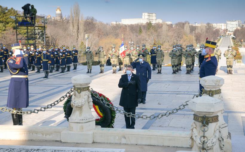 Klaus Iohannis, la Monumentul „Mormântul Ostașului Necunoscut”: Națiunea română este mai puternică atunci când este solidară