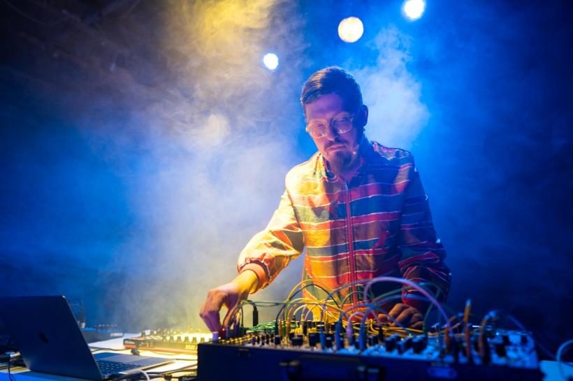 (IN)DEPENDENȚII - un portret al lucrătorului cultural independent din România,  pe 27 ianuarie și 4 februarie, la Replika 18774516