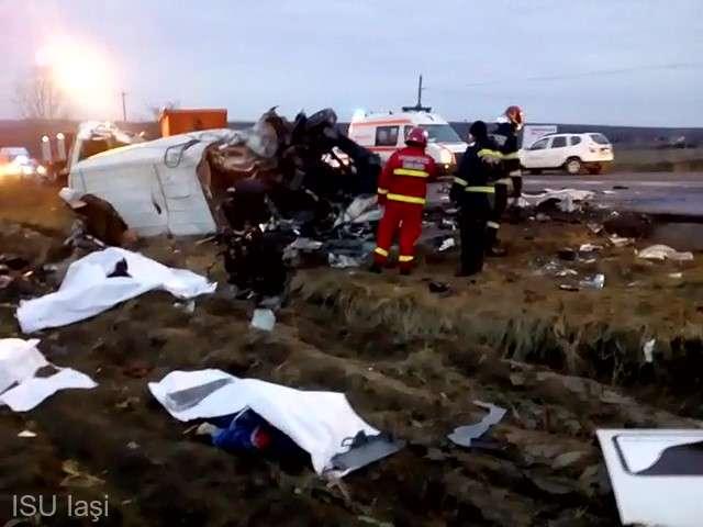 Tragedie pe DN28 Iaşi-Târgu Frumos. Şapte persoane au murit, iar alte trei sunt la spital 18775122