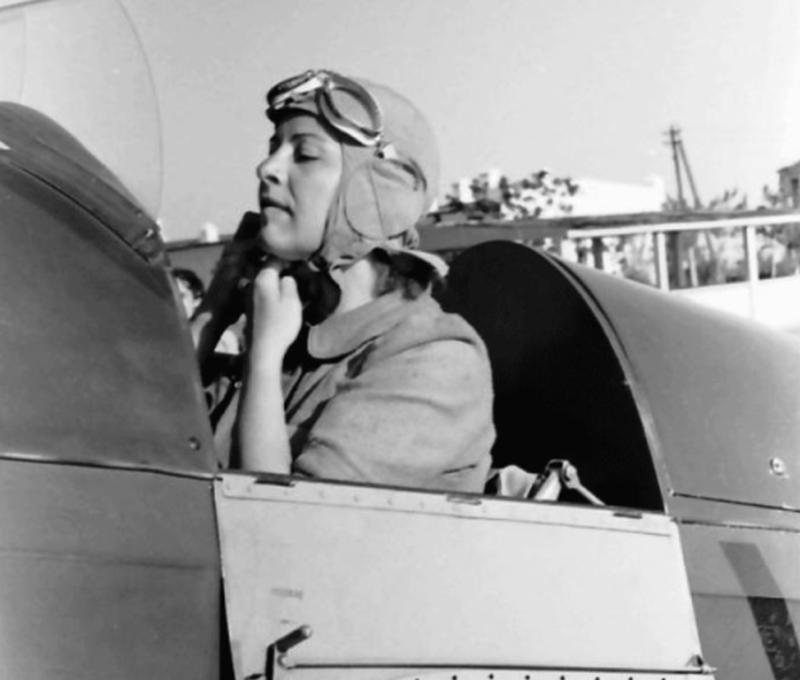 Povestea de dragoste și război a uluitoarei avocate-pilot Irina Cioc Burnaia. A fugit de comuniști la bordul avionului regelui Mihai