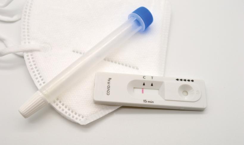 Testele de salivă au detectat 2.000 de copii cu COVID-19. Nedescoperiți, ei ar fi infectat alți 20.000 de copii