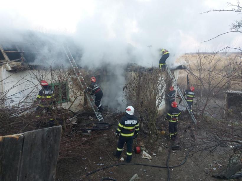 Incendiu la o casă din Tulcea. Un tânăr de 27 de ani a murit 18775663