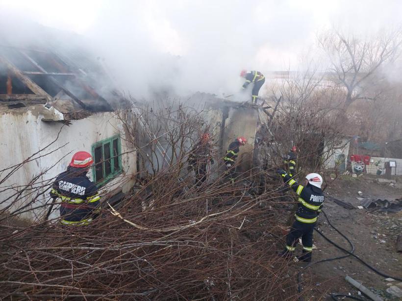 Incendiu la o casă din Tulcea. Un tânăr de 27 de ani a murit 18775664