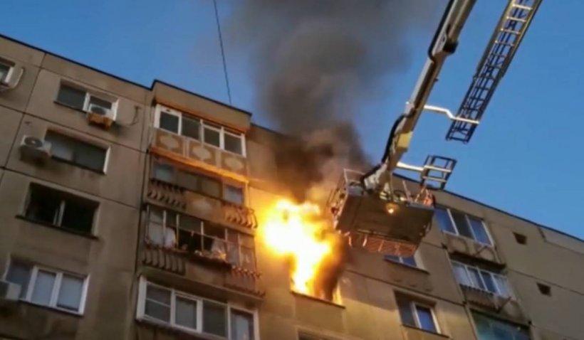 Incendiu de proporţii în București. 20 de oameni au fost evacuați
