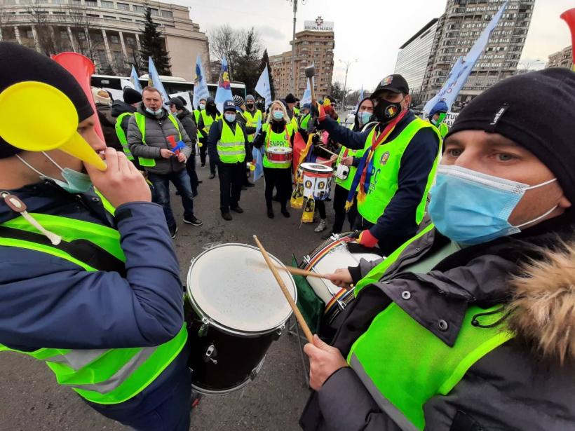 Grevă la Guvern. Sindicatele din industria aluminiului vor protesta săptămâna viitoare în faţa Palatului Victoria