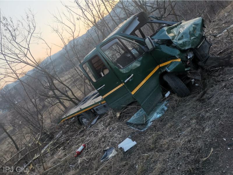 Accident grav în Cluj. O camionetă s-a ciocnit de un autoturism. O persoană a murit