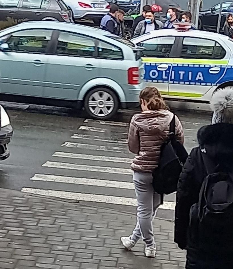 Un nou caz Raisa. O fată a fost lovită pe trecerea de pietoni din Bacău de o mașină de poliție