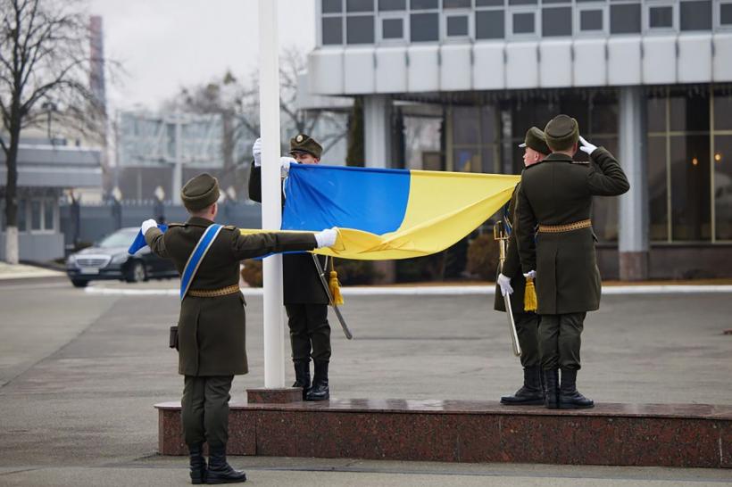 NATO îşi închide temporar biroul din Kiev