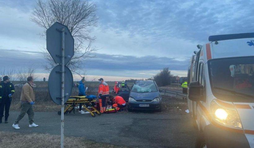 Accident GRAV în Arad: Un copil mort şi alţi cinci răniţi, după ce o maşină s-a răsturnat pe DN 79