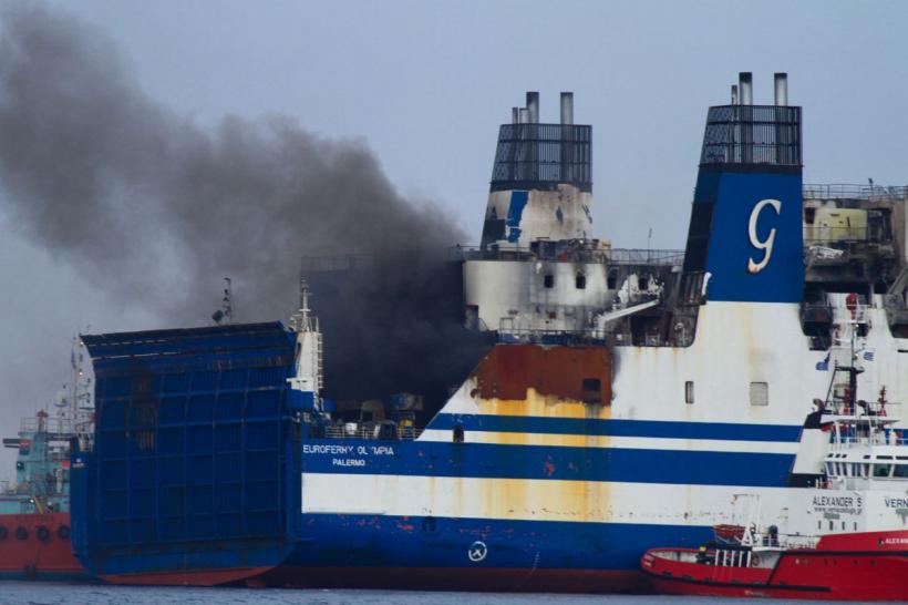 Incendiu lângă Corfu: A fost descoperit primul cadavru pe feribotul cuprins de flăcări