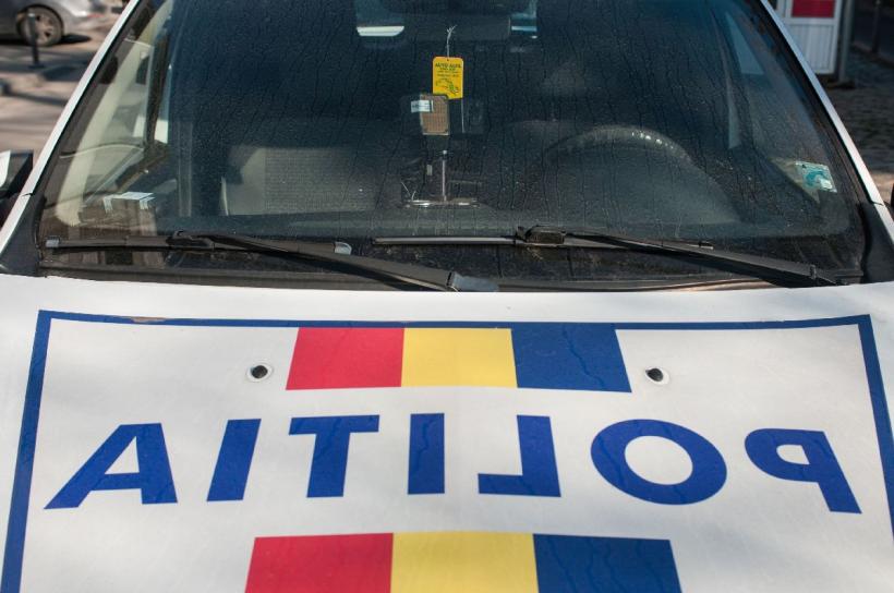 Argeș: O femeie polițist care dirija traficul a fost rănită de o mașină