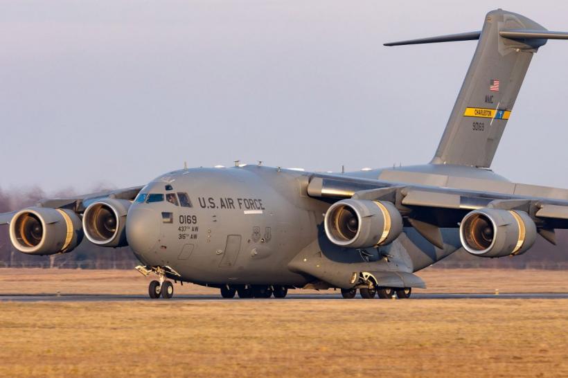 SUA transferă trupe şi aeronave militare în estul Europei, în contextul crizei cu Rusia