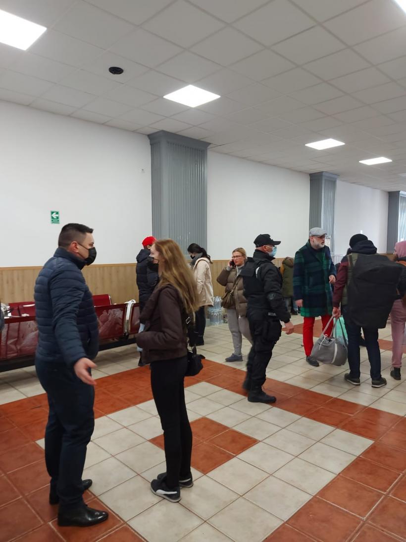 Circa 100 de refugiați ucraineni ajung în Gara de Nord din București 18777958