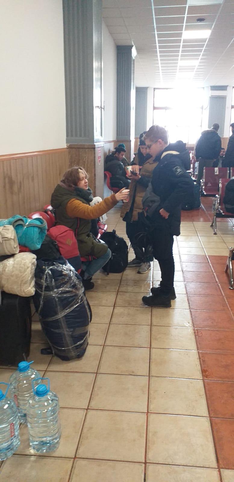 Circa 100 de refugiați ucraineni ajung în Gara de Nord din București 18777962