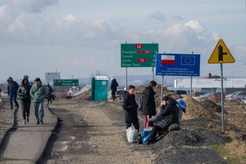 Imaginile disperării de la granițele Ucrainei. Sute de mii de refugiați au părăsit țara 18777927